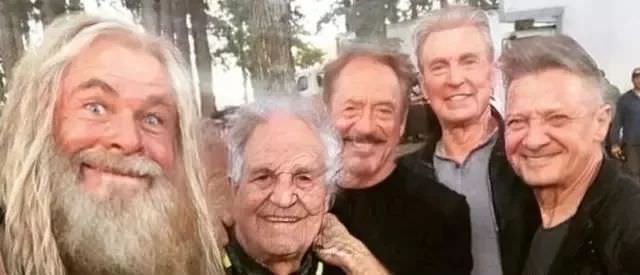 【漫畫揭秘】漫威英雄老年生活怎麼過？蜘蛛人只能坐輪椅，浩克的老年最淒慘.... - 我們用電影寫日記