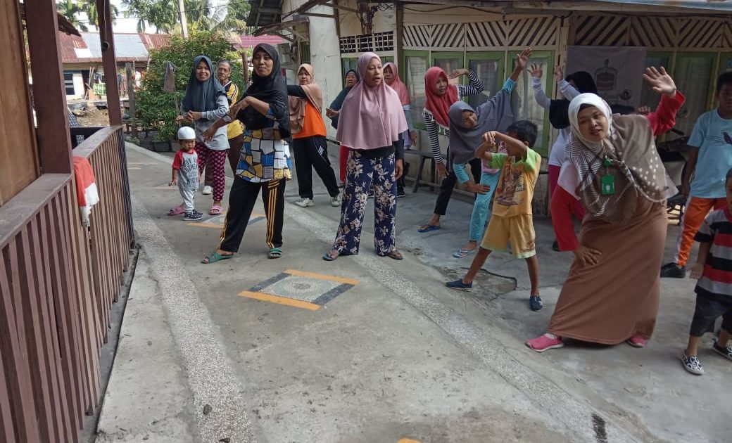 Senam Lansia dan Penyuluhan Kesehatan - Insan Madani Jambi