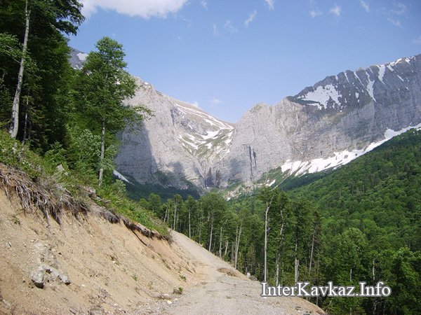 Его высота аж 165 метров, добраться до него не слишком сложно, но и не сказать чтобы . Pshehskij Vodopad Gostepriimnyj Kavkaz