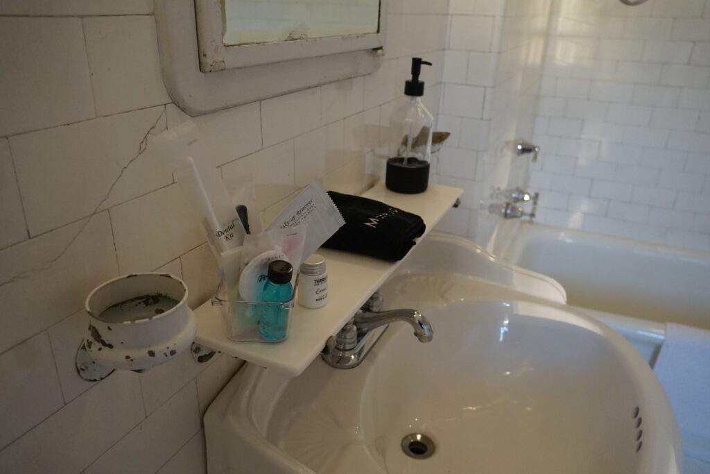The King Suite - bathroom