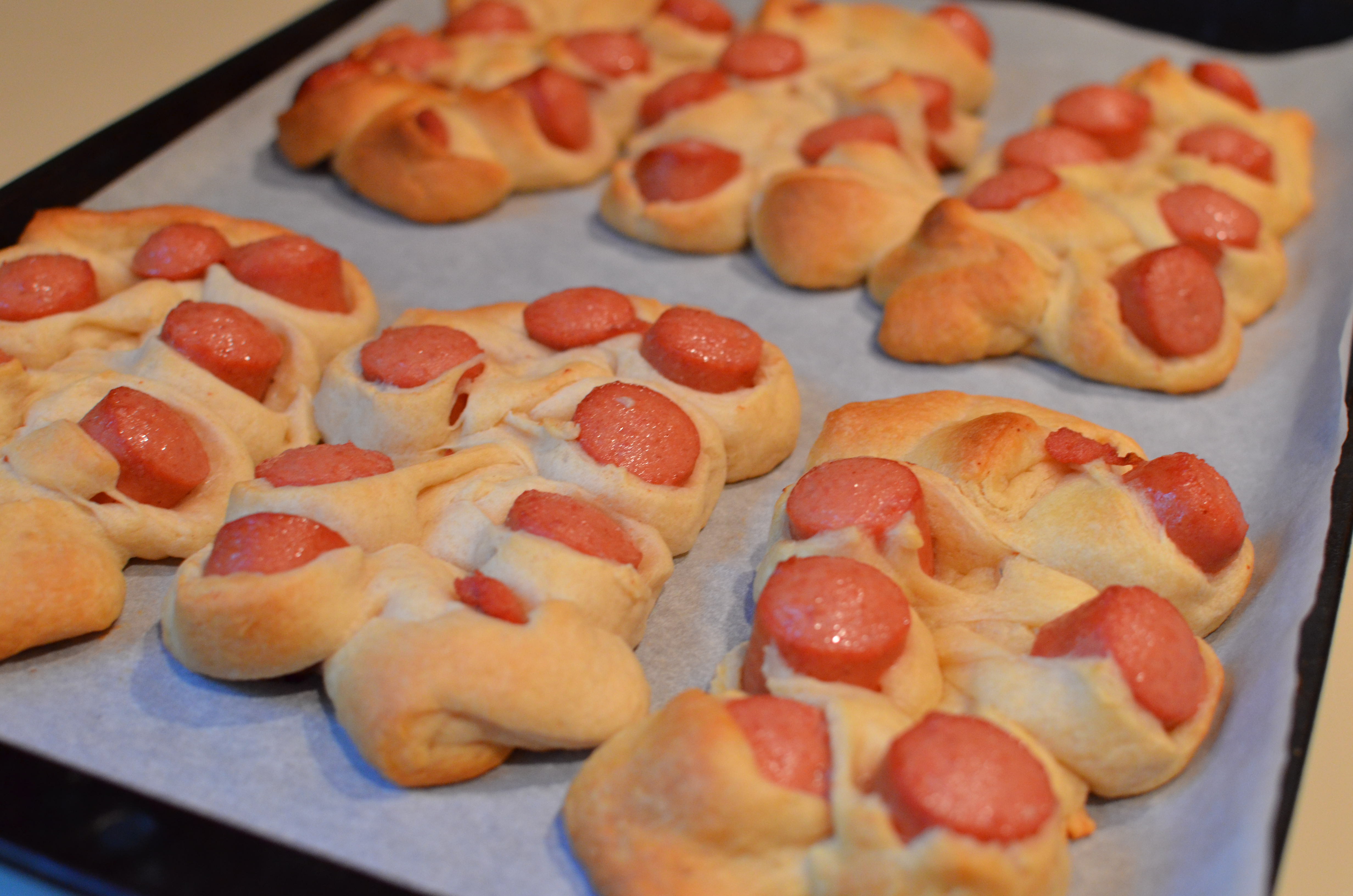 Twisted Hot Dogs. Twist & Dance To Boy & Bear. I Sing In The Kitchen