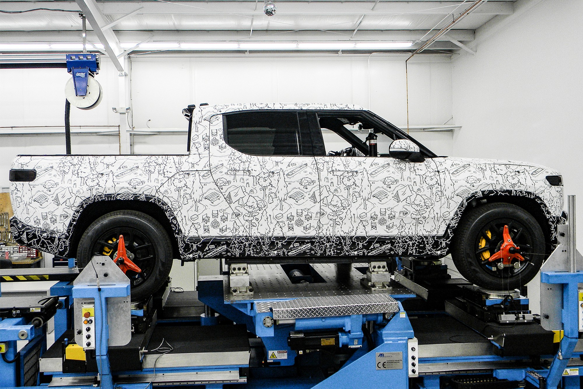 Bloomberg: Американский производитель электромобилей Rivian подыскивает место для европейской фабрики (пока в лидерах Великобритания, Германия и Венгрия)