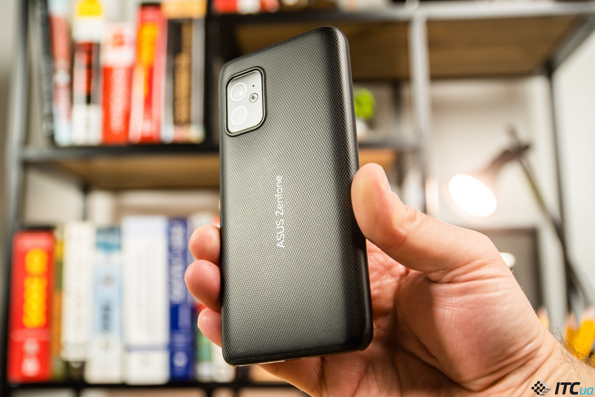 Обзор ASUS Zenfone 8: флагман, который мы заслужили