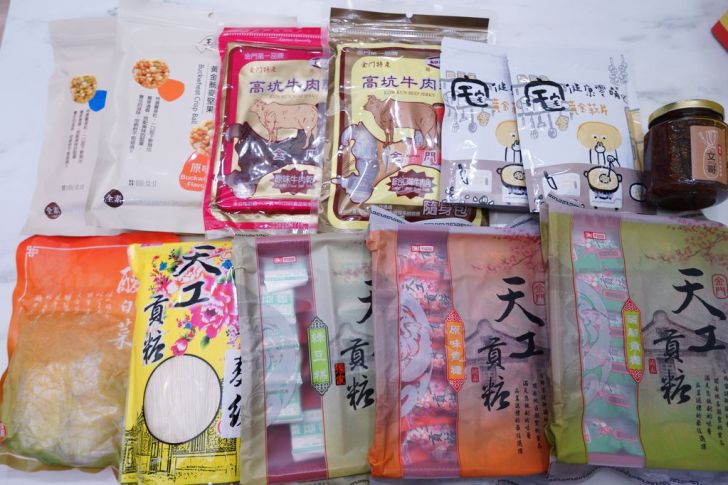 【宅配美食】團購超夯金門必買伴手禮！天工貢糖推出金門伴手禮防疫箱，金門貢糖、牛肉乾、麵線、翟家高粱酸白菜通通有！