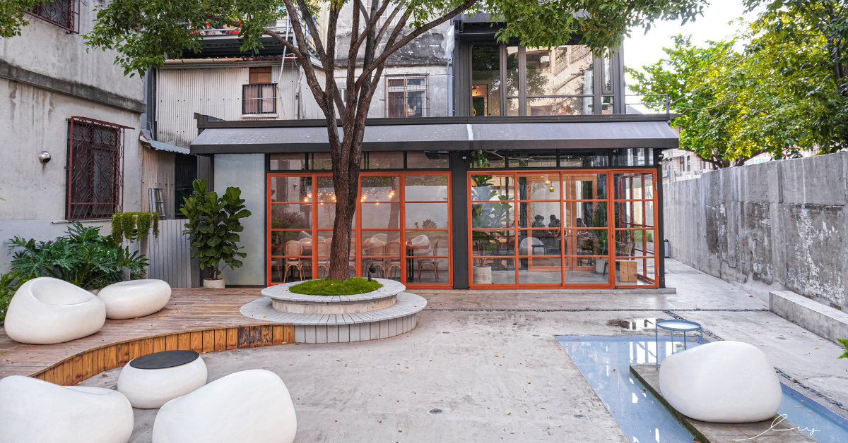 茉莫La monmon |台中霧峰早午餐咖啡廳，隱藏版玻璃屋和庭園超好拍，座位還都有插座可以使用！