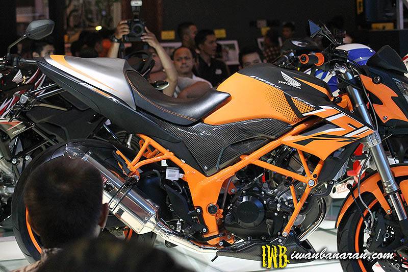 Video dan gambar modifikasi Honda CB150R Street Fire 