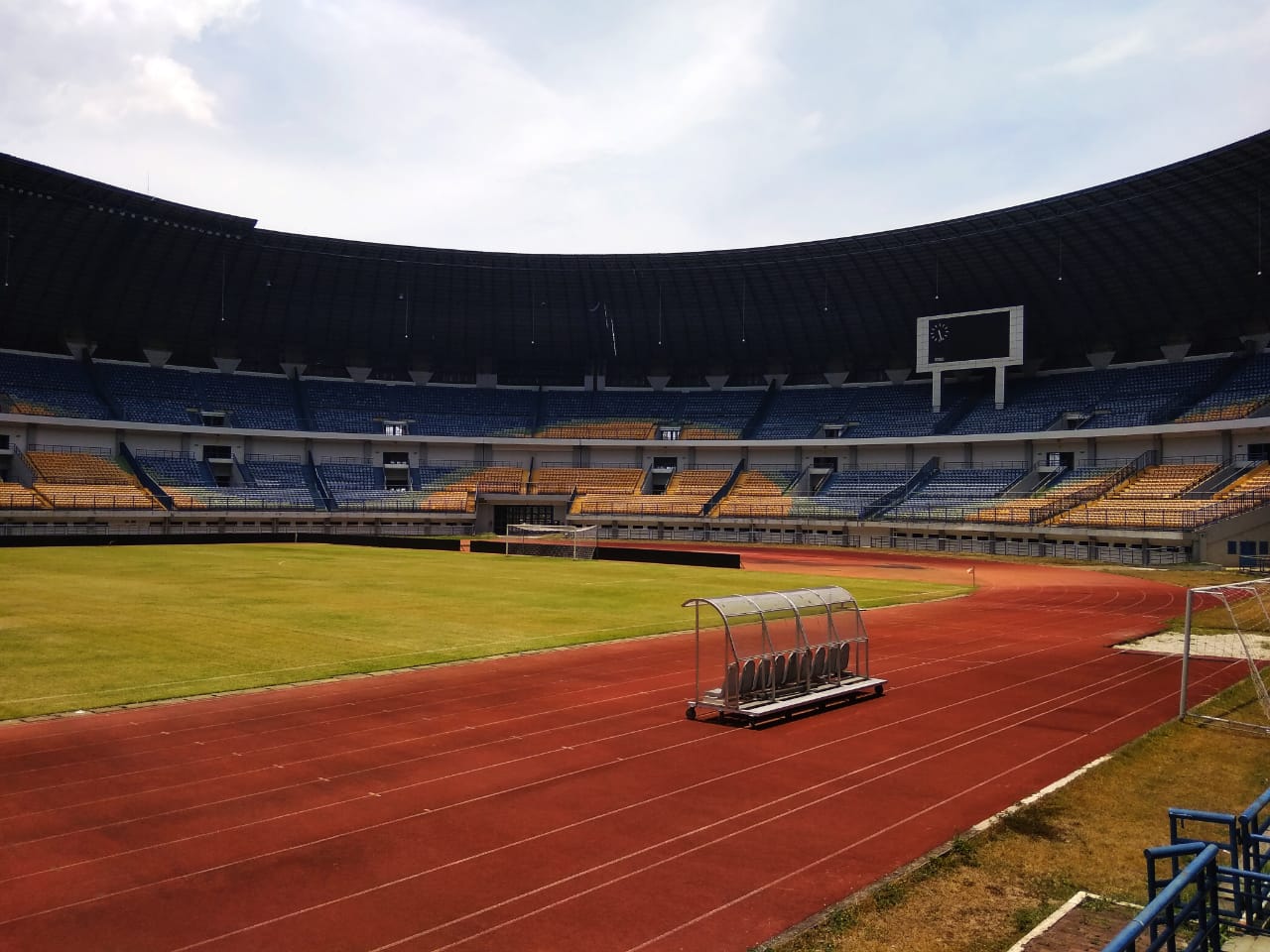 Pemkot Bandung Targetkan Lelang Stadion GBLA Rampung 2021 - jabarekspres.com