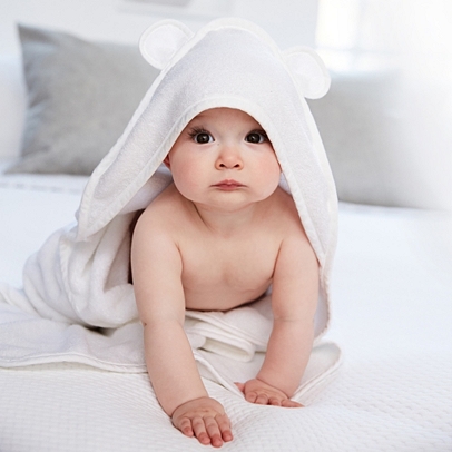 Foto lucu bayi tengkurap di atas truk | www.demilked.com. bayi: Background Bayi Tengkurap
