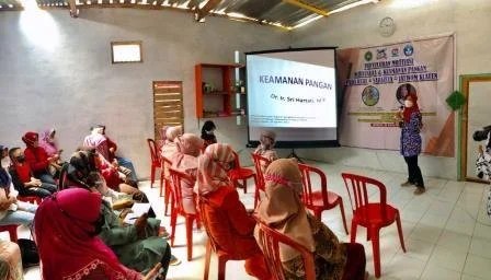 Tim PKM Univet Sukoharjo Beri Pelatihan Jamu Gendong Jatinom, Sasar  Pemasaran dan Keamanan Pangan - Jateng Pos