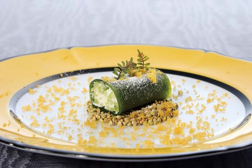 2026nagano_bisteccanaoki3 左上:ヨモギの変わり蕎麦 熟成蕎麦の実 自家製カラスミ。