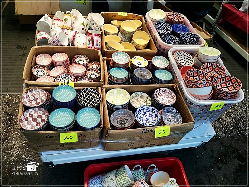 [生活] 士林夜市歐陸餐具特賣廣場。勸告:沒有定力的朋友千萬不要來