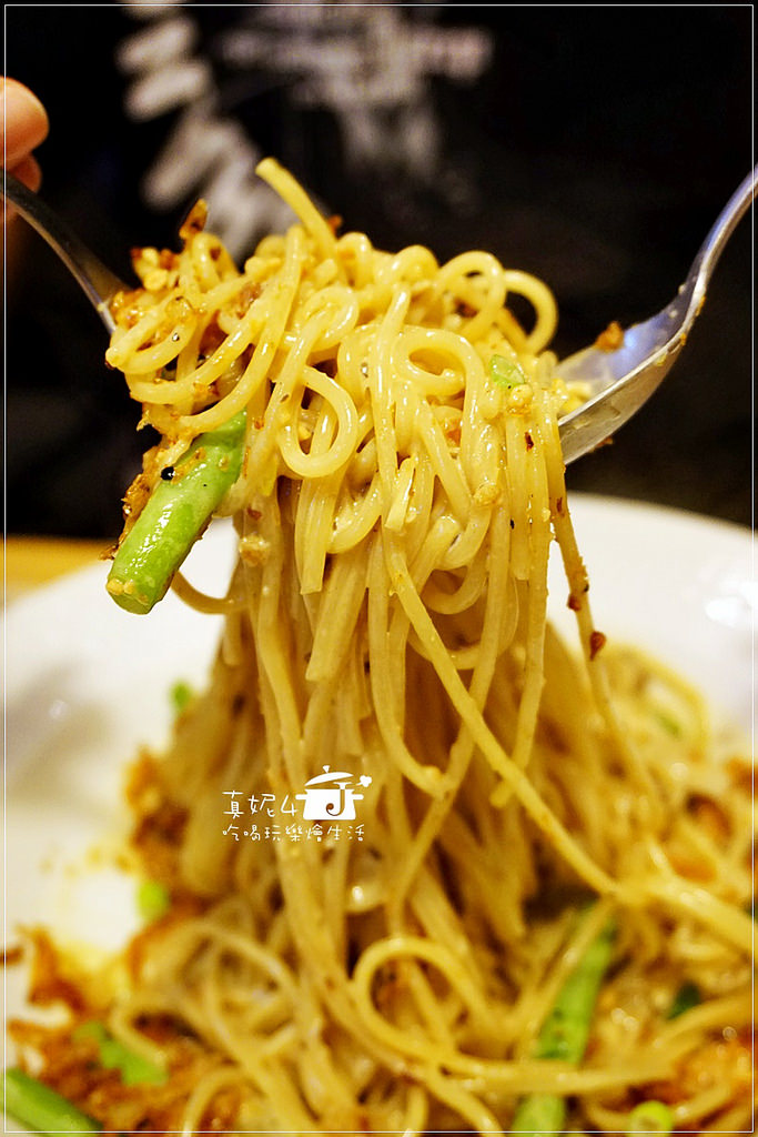 [捷運綠線美食-七張站] 莫凡彼歐風餐廳。冰淇淋/甜品/鹹派/沙拉/義大利麵/燉飯/焗烤/排餐。七張捷運站2樓悠遊食代美食廣場，想吃不用等~~