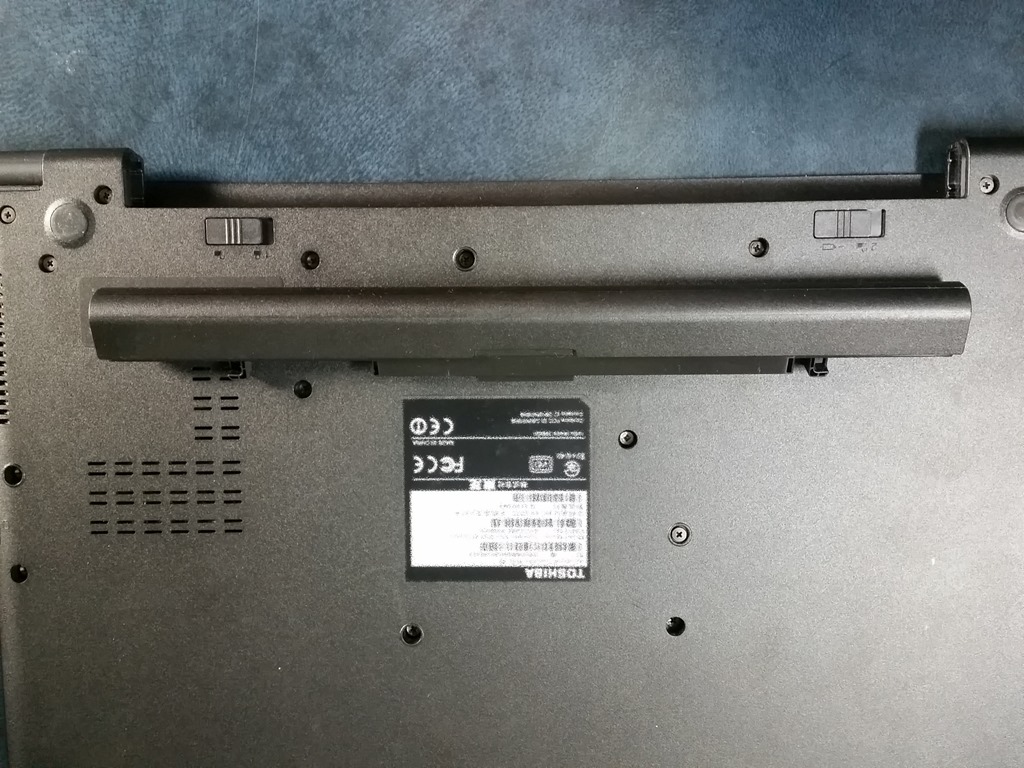 Dynabook Satellite R35にssdを積み替えてみた 予想通りの爆速で Bios設定そのままで取り付けできました 人生一度 腰椎破裂骨折にも負けない