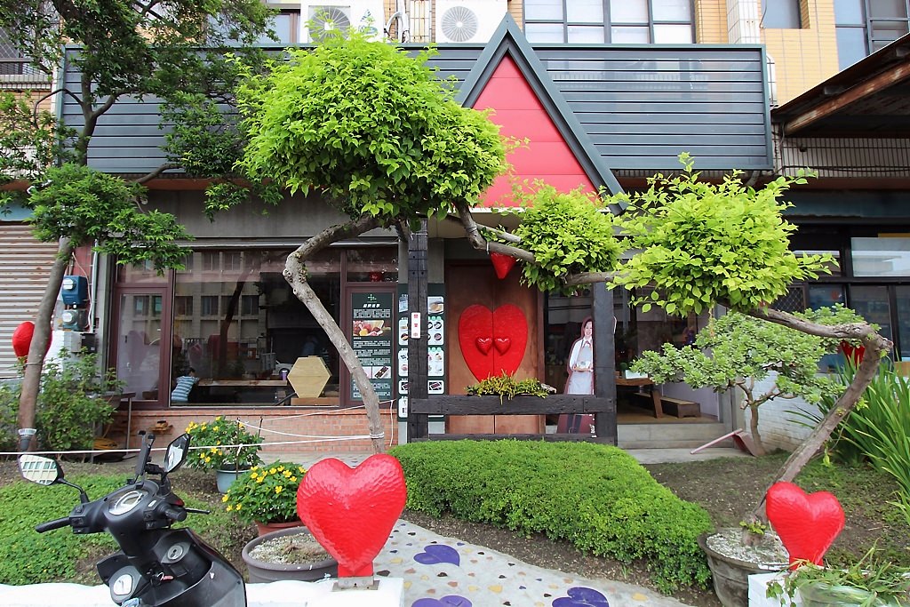 彰化市區，佳風蜜~不加糖的花蜜酥!用「心」做產品，客廳養蜂的推手。