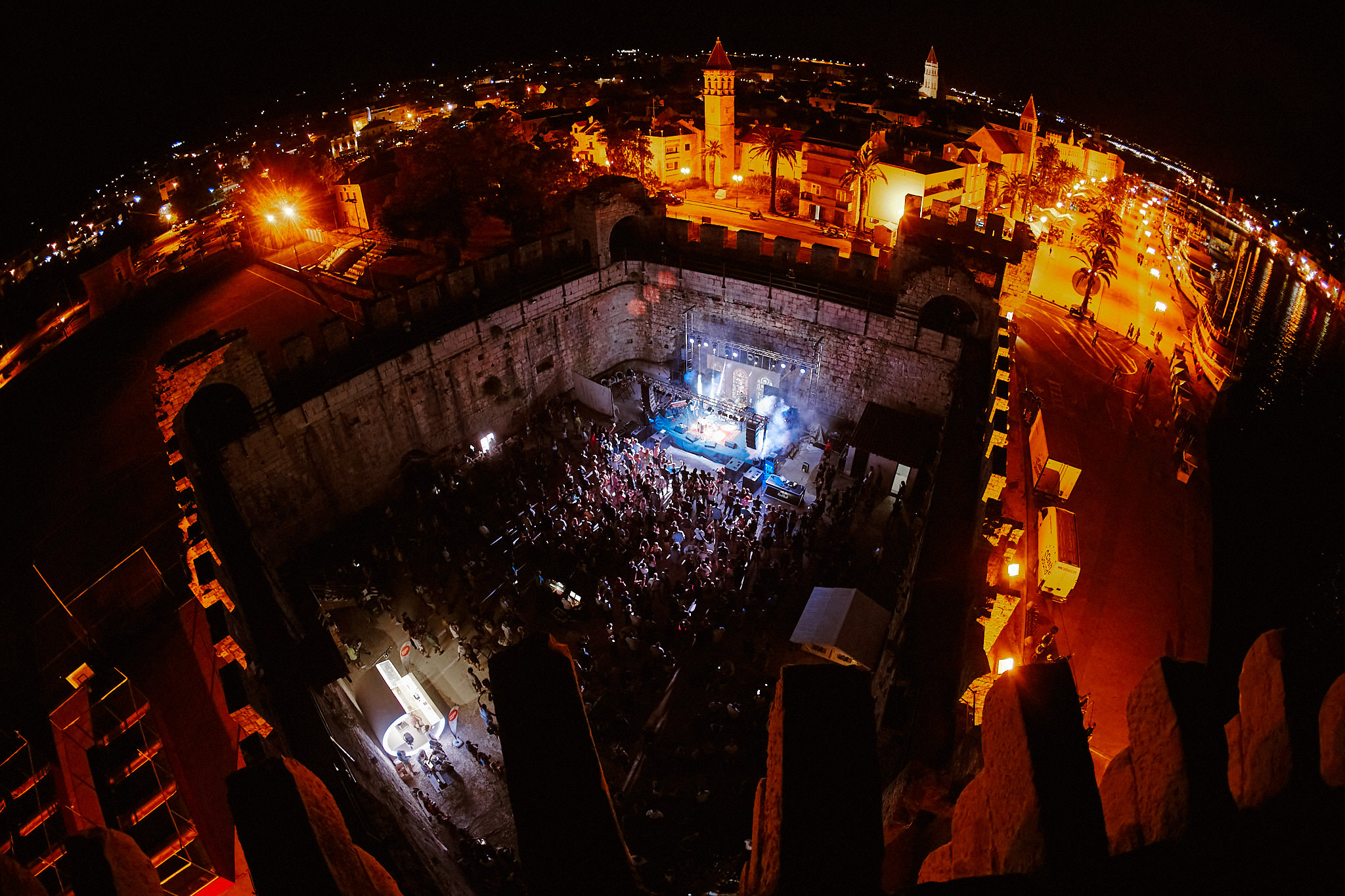 Kulakula Festival Se Vraca U Trogir Urban Tbf Vesna Pisarovic Kuzma Shaka Zulu I Vinko Cemeras U Kuli Kamerlengo