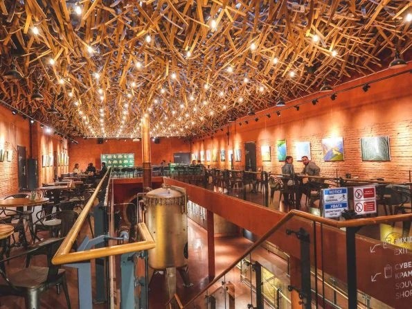 Why do you need to visit Lviv, the western city of Ukraine Beer Cultural Experience Center “Lvivarnya”