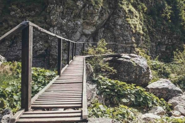 Easy hiking near Bucharest: Scropoasa Lake Romania bucegi mountains hike
