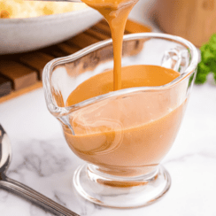 pouring beef gravy without drippings into a saucer