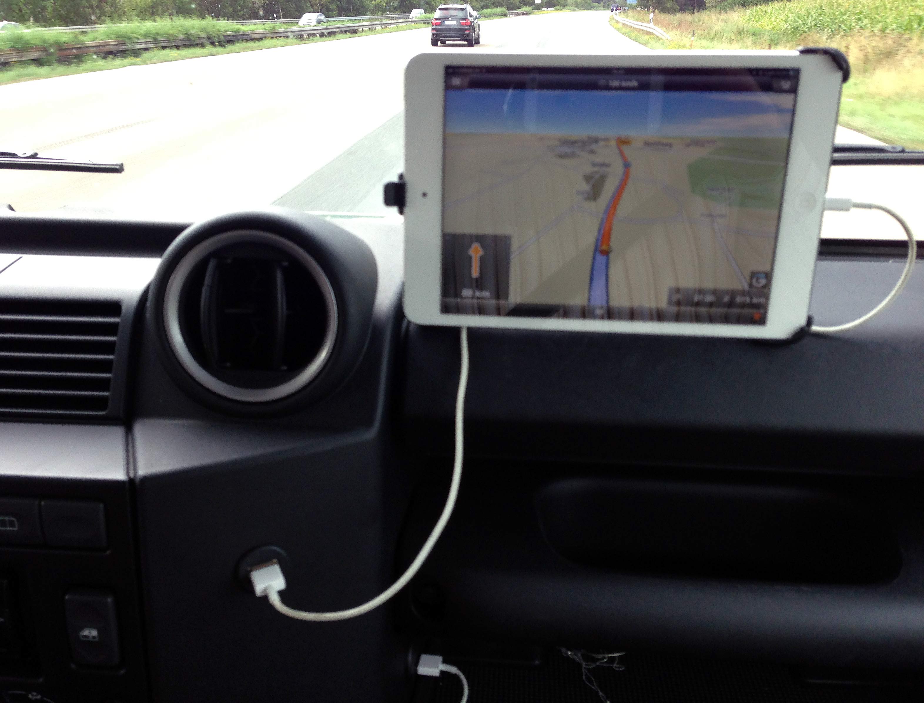 Navigationslösung iPad mini + MotionX GPS HD Defender One Ten