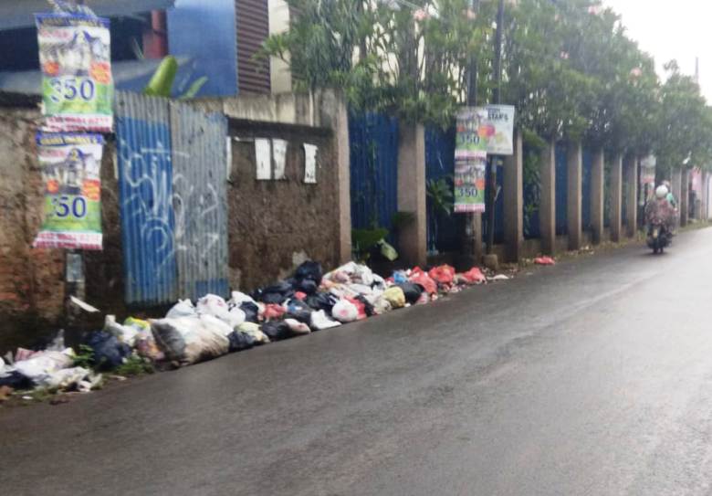 Warga Pondok Benda Keluhkan Tumpukan Sampah di Jalan Salak Raya | Kabar6.com