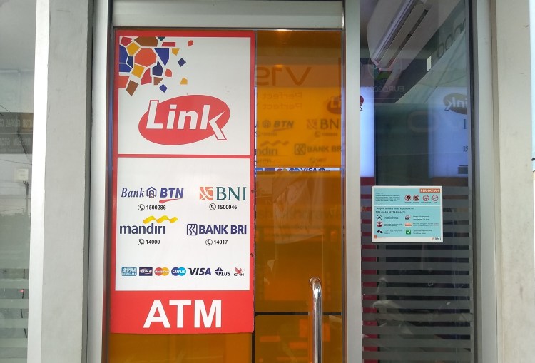 Kamu bisa melakukan pengisian saldo linkaja langsung dari atm himbara (mandiri, bri, bni, btn & atm bersama) dengan metode transfer ke rekening bank … Dukung Kenyamanan Nasabah Bertransaksi Cek Saldo Dan Tarik Tunai Di Atm Link Kini Tak Lagi Gratis