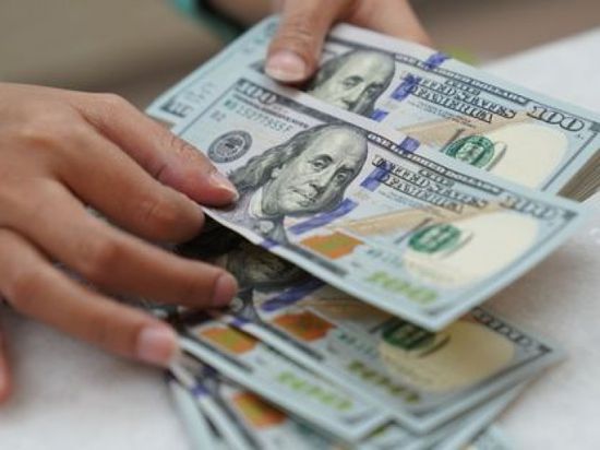 الدولار يقفز مدعومًا بعمليات شراء الدولار يقفز مدعومًا بعمليات شراء
