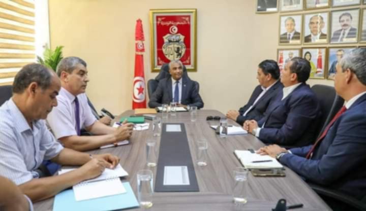 وزير الرياضة يستمع إلى ممثلي النجم الساحلي بخصوص حزمة من المسائل