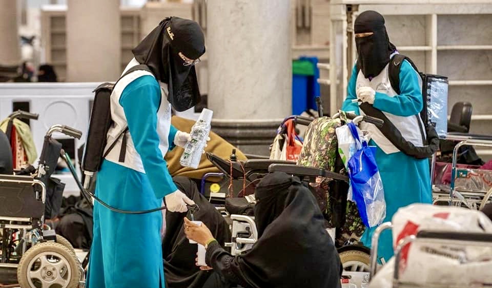 In A First, Saudi Arabia Gives A Role To Women In Kaaba, Masjid-e-Nabvi - Vimarsana News