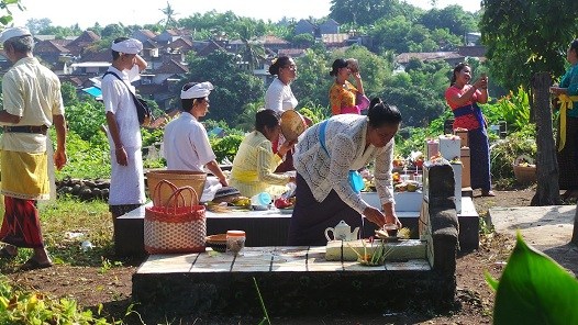 Banten Punjung, Sarana Komunikasi Dengan Leluhur – Kalender Bali