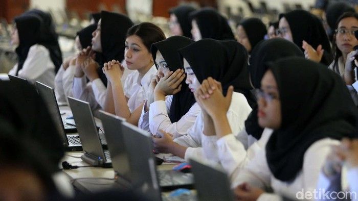 Hal itu dilakukan berdasarkan pengumuman ketua panitia seleksi pengadaan cpns bkn t.a. Pengumuman Hasil Sanggah Administrasi CPNS Ditunda