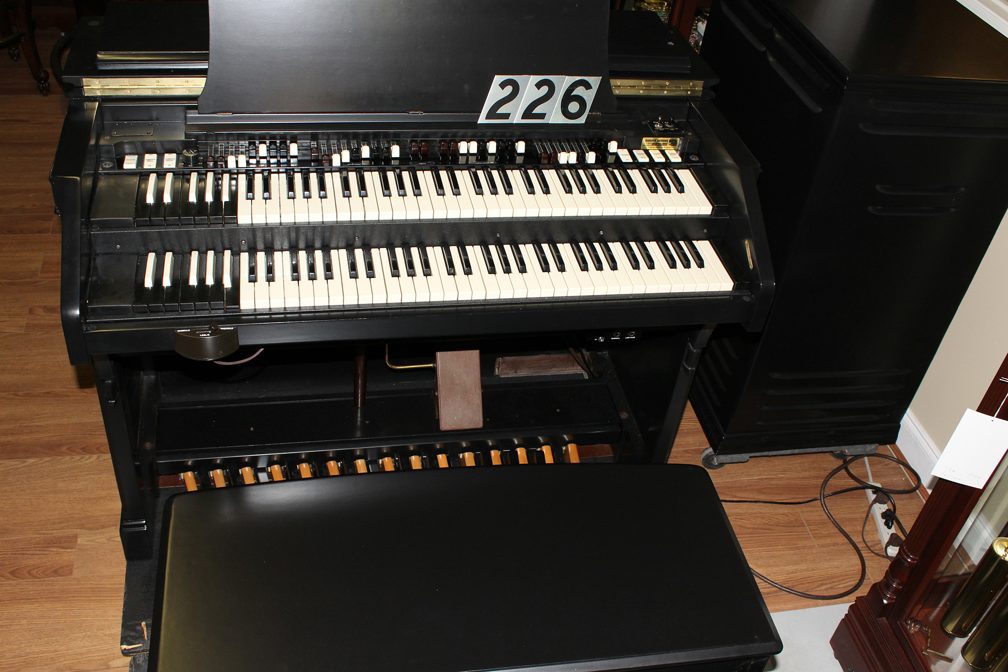 Hammond organs · viscount legend organs · crumar mojo organs/gsi · leslie speakers · hammond organ parts . Keyboard Exchange International - Vintage Hammond Organs