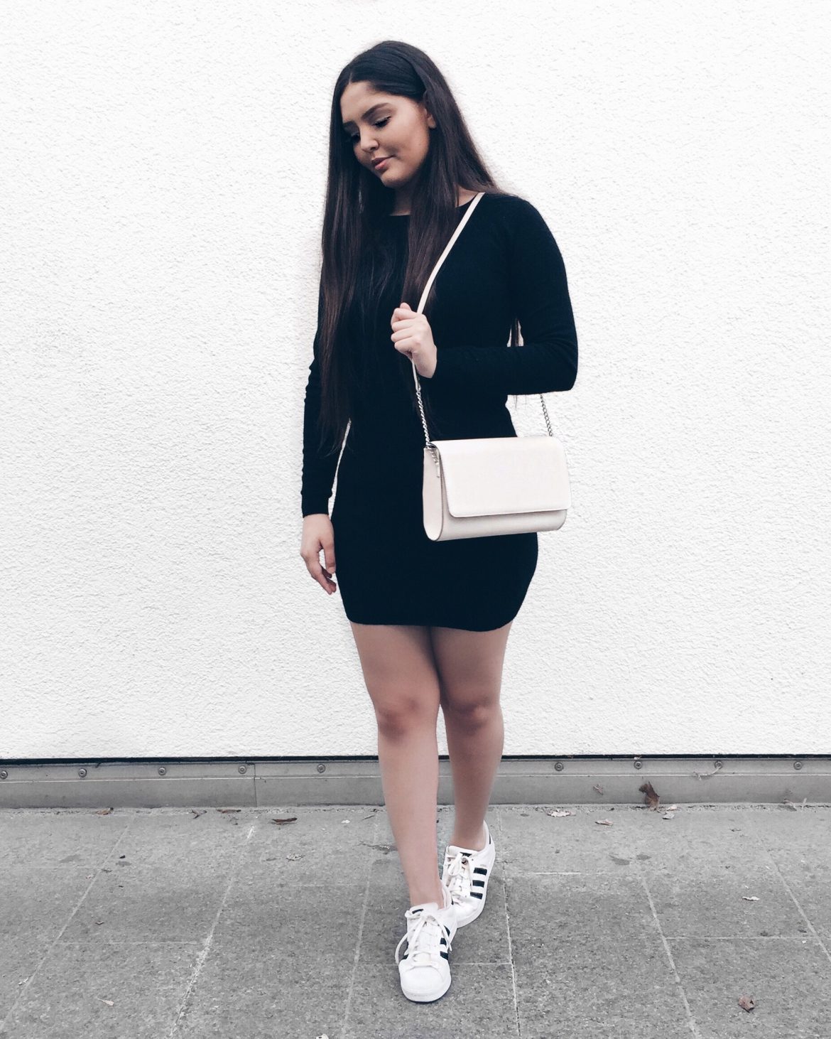 vestido com adidas superstar