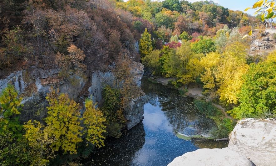 В среднем однодневная поездка стоит от 550 до 800 грн, цены зависят от насыщения и программы Bukskij Kanon Kak Dobratsya Sovety I Chto Delat Detalnyj Obzor