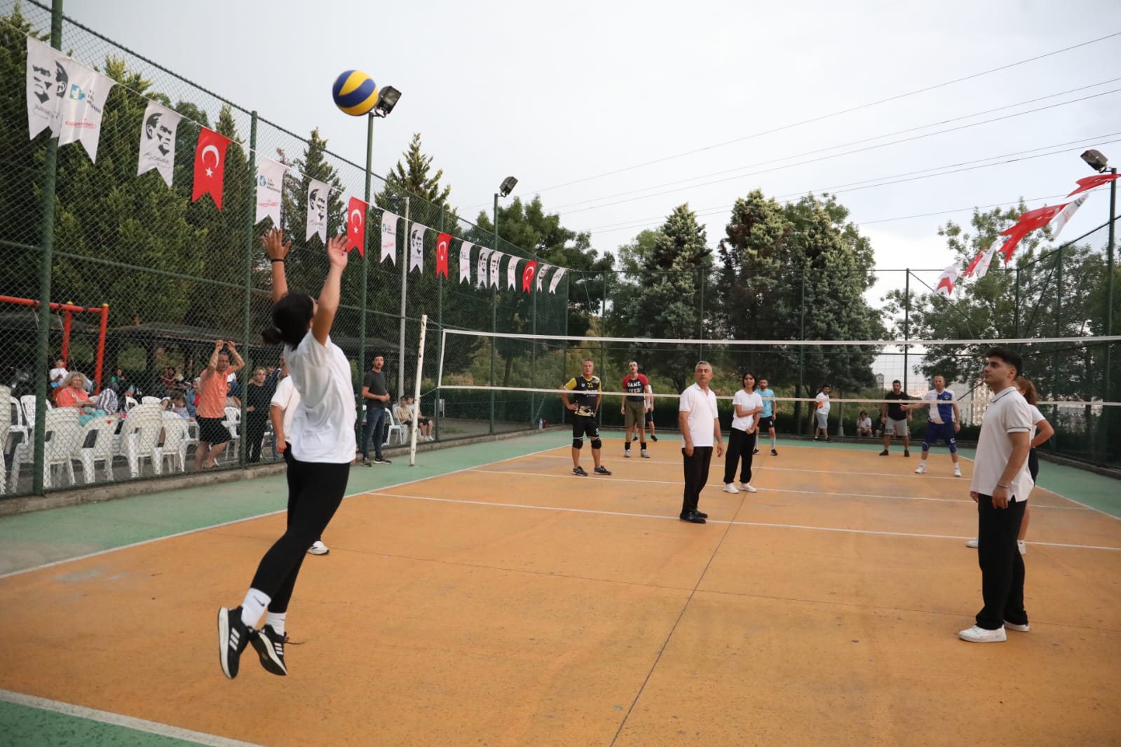 Fevzi Çakmak Mahallesi’nde voleybol heyecanı: Turnuva başladı