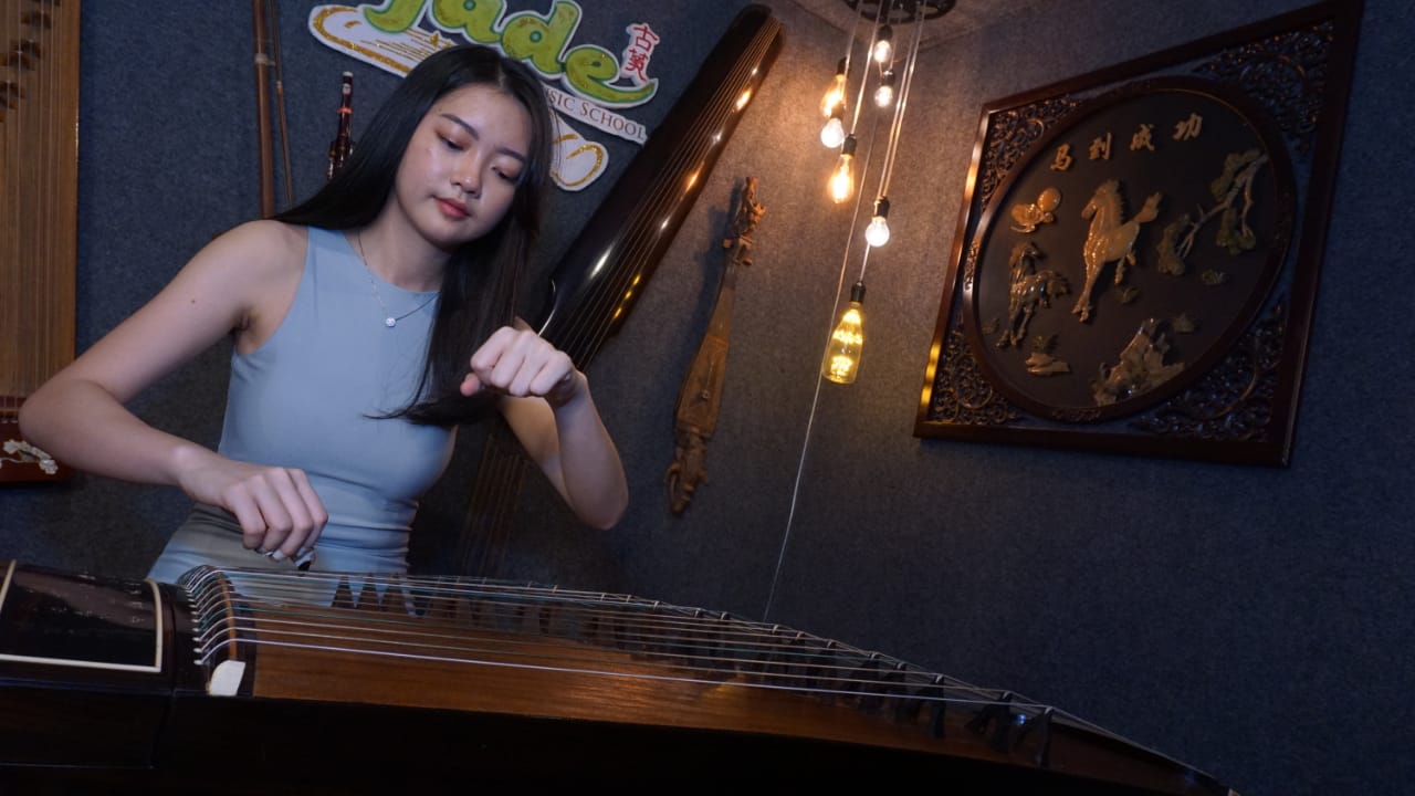 Jocelyn Paramita - Pemain Guzheng Asal Medan Dengan Segudang Prestasi —  Kover Magazine