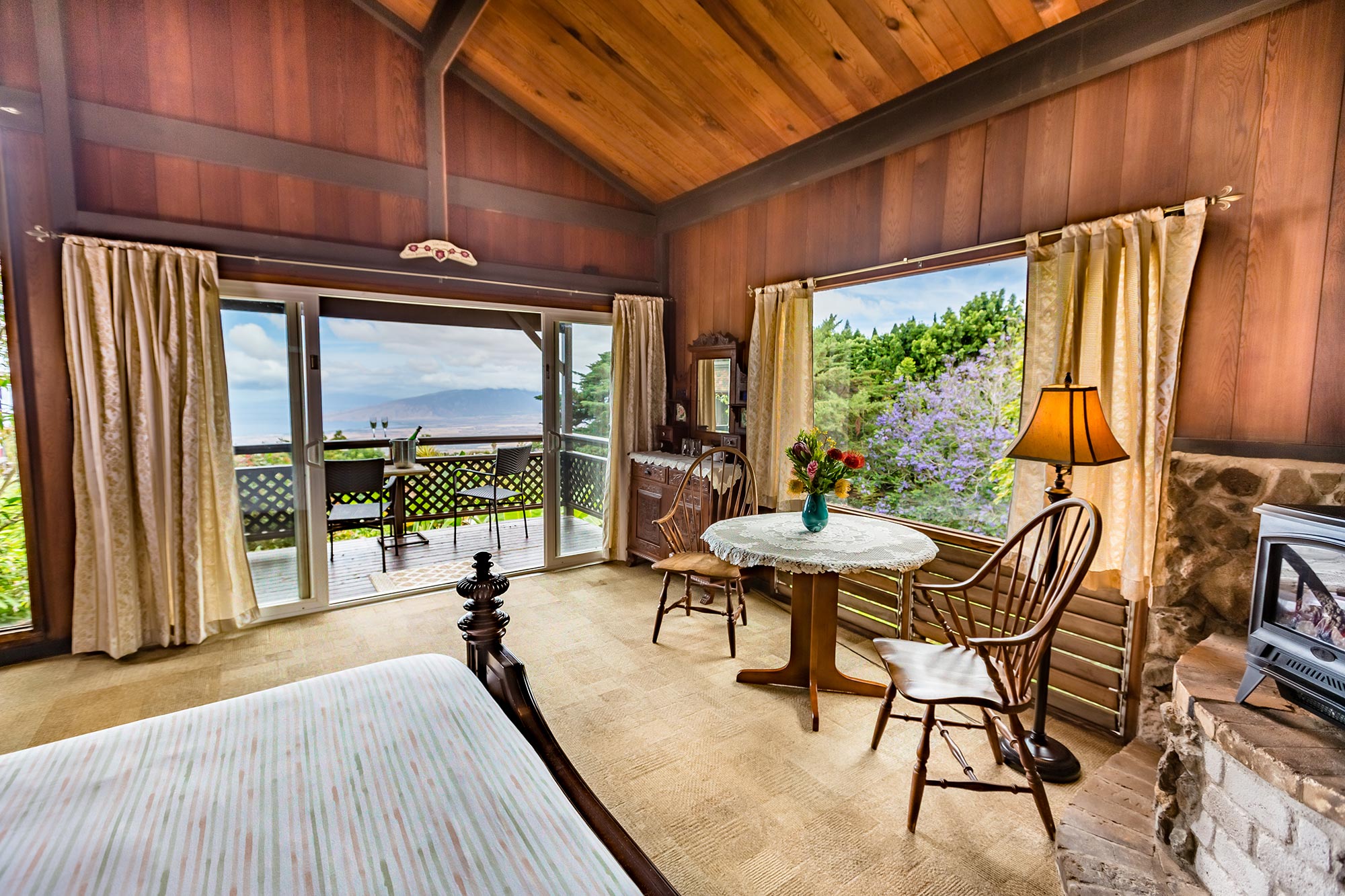 No one wants to be accused of skimping out on their wedding, but sometimes cheap destination weddings. Kula Lodge 1 | Upcountry Maui Vacation Rentals
