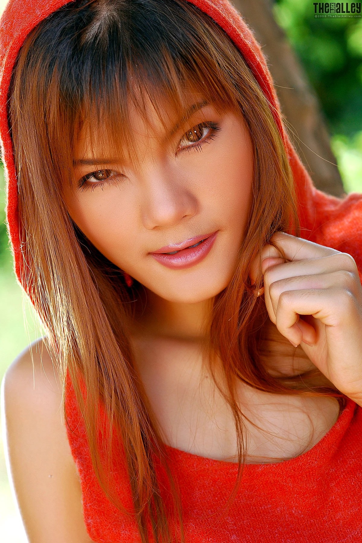 Jennifer Lim – The Black Alley Photobook Set.02