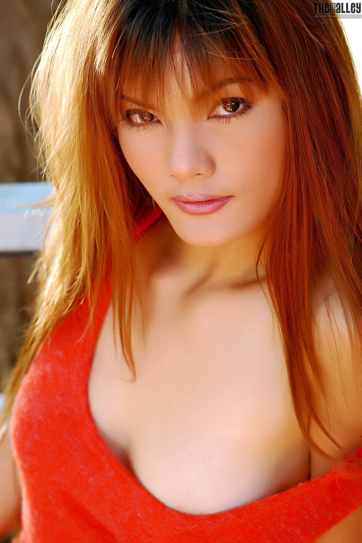 Jennifer Lim – The Black Alley Photobook Set.02