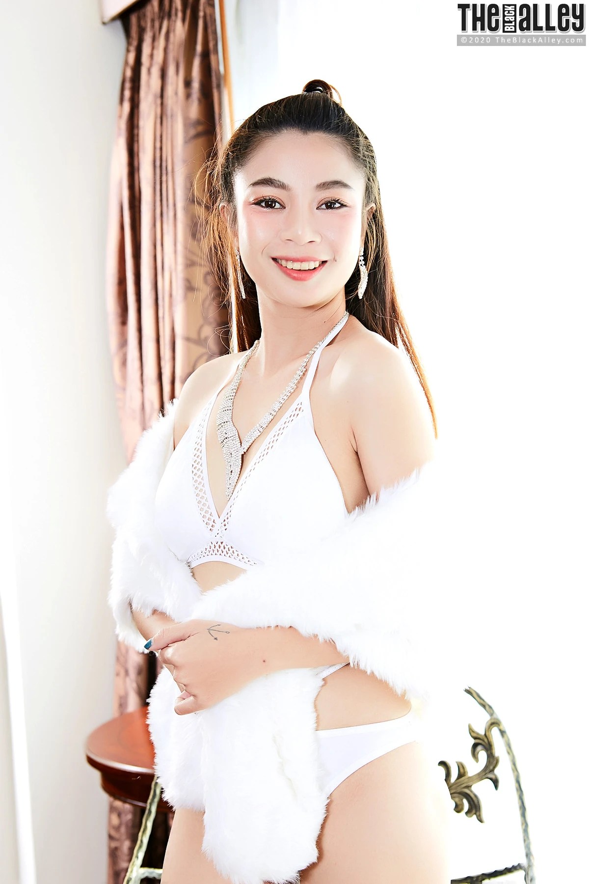 Juliet The Black Alley Photobook Set.27