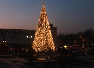 Сүрөт: Кыргызстандын аймактарындагы Жаңы жылдык балатылар