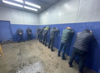 Көлбаевдин уюшкан кылмыштуу тобунун мүчөсү чет элдик жарандан акча опузалоого шектелип кармалды