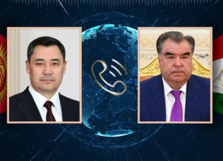 Жапаров менен Рахмондун сүйлөшүүсү: Кыргыз-тажик чек арасынын 63%ы такталганы кабарланды