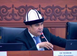 Депутат Осмонов УКТнын мушташы тартылган видеолорду чыгарган ЖМКны убактылуу жабууну сунуштады