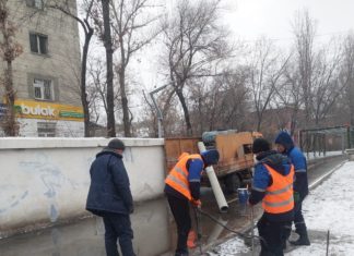 Бишкек: Муниципалитет көлчүктөн секирүү тартылган стрит-артты боёп, суу түтүгүн орнотту