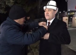 Султанбаев Жапаровдун жаңы жылдык куттуктоосу хромакейдин фонунда тартылбаганын айтты