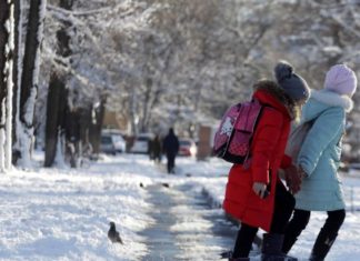 Күтүлүп жаткан сууктан улам мектеп окуучуларынын эс алуусу 16-январга чейин узартылды