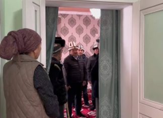 Баткендеги куралдуу жаңжал: Орунбеков жаңы курулган 332 үй колдонууга берилгенин айтты