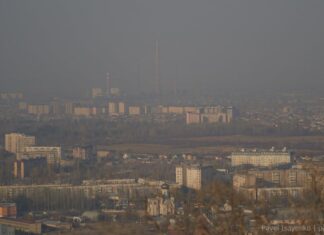 Күндүн демилгеси: Жапаров Бишкекте кышкысын унаалардын санын азайтууну тапшырды