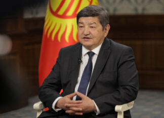 Акылбек Жапаров: Бийлик кыргыз тилин колдоп, бирок орус тилине зыян келтирбеши керек