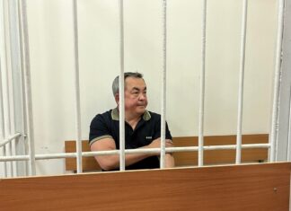 «Кыйноо болгон эмес». Абакта жаткан Тенгиз Бөлтүрүк жубайынын билдирүүсүн төгүндөдү